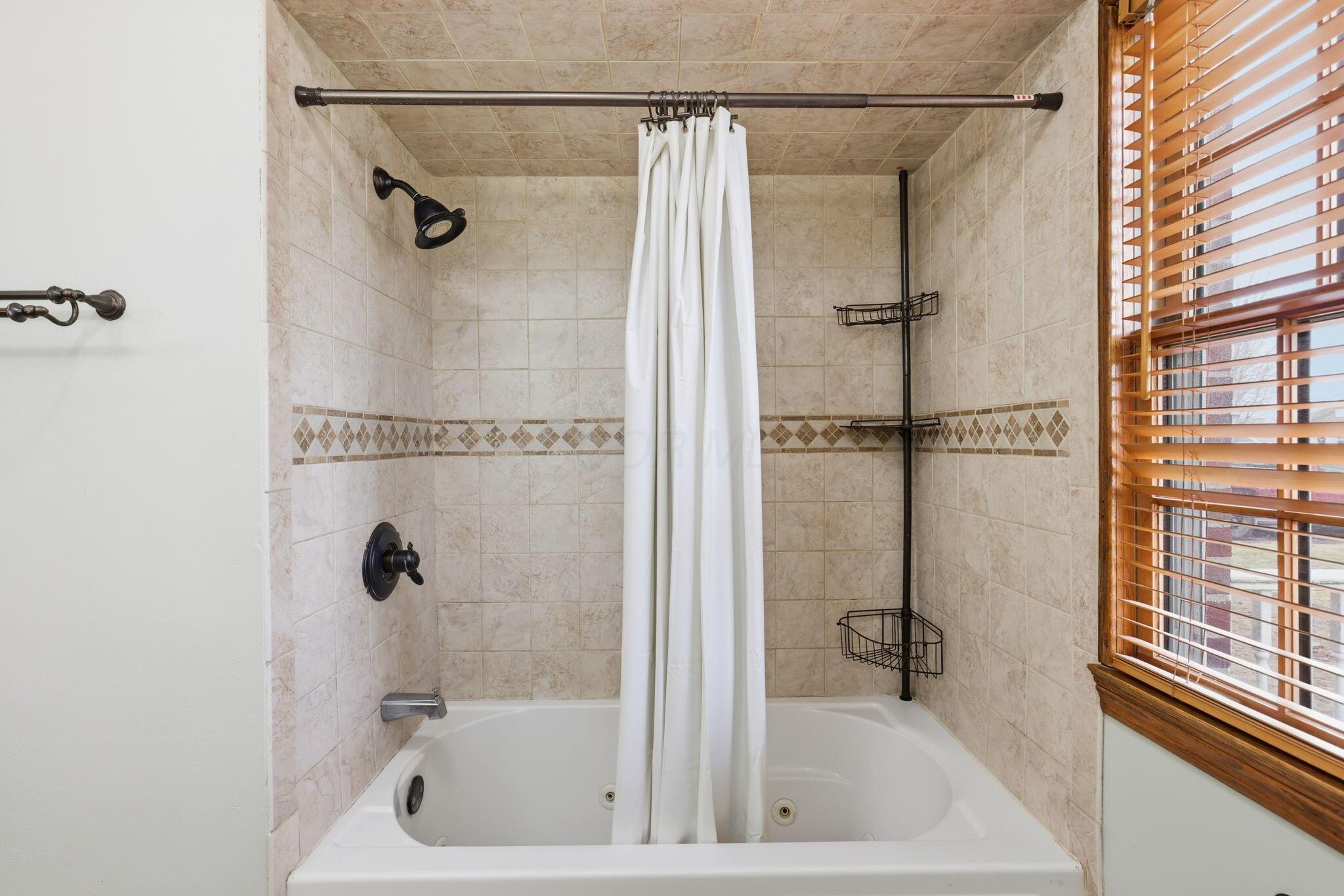 229 Heath Road Heath, OH 43056 - Photo 20 of 35 1st Floor Full Bathroon