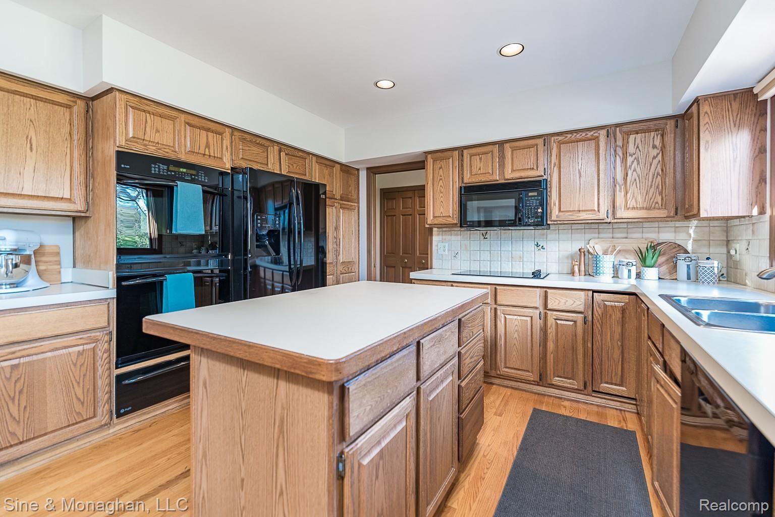 4906 Rivers Edge Drive Troy, MI 48098 - Photo 26 of 60 Updated appliances, new cooktop and double oven