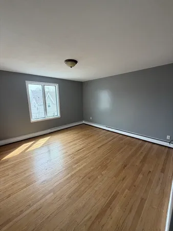 $2,600 | 5 Washington Square, Unit 2, Gloucester, MA 01930