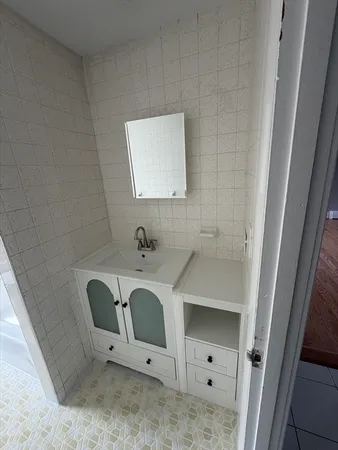 $2,600 | 5 Washington Square, Unit 2, Gloucester, MA 01930