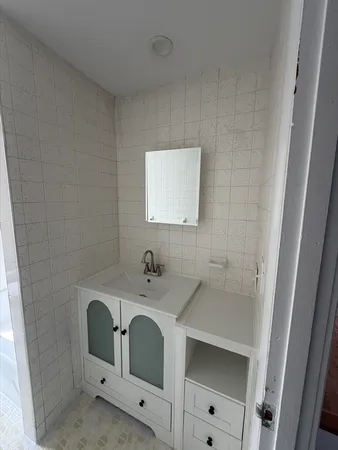 $2,600 | 5 Washington Square, Unit 2, Gloucester, MA 01930