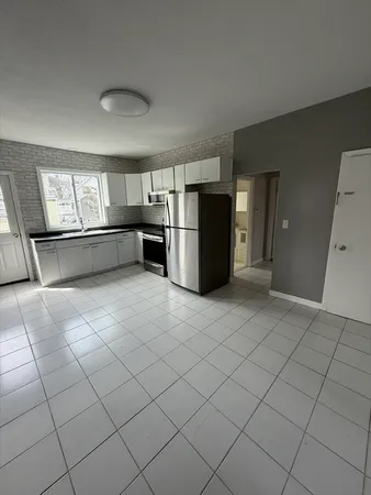 $2,600 | 5 Washington Square, Unit 2, Gloucester, MA 01930