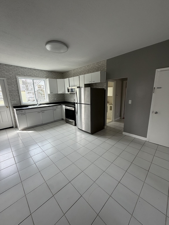 5 Washington Square, Unit 2 Gloucester, MA 01930 - Photo 2 of 26