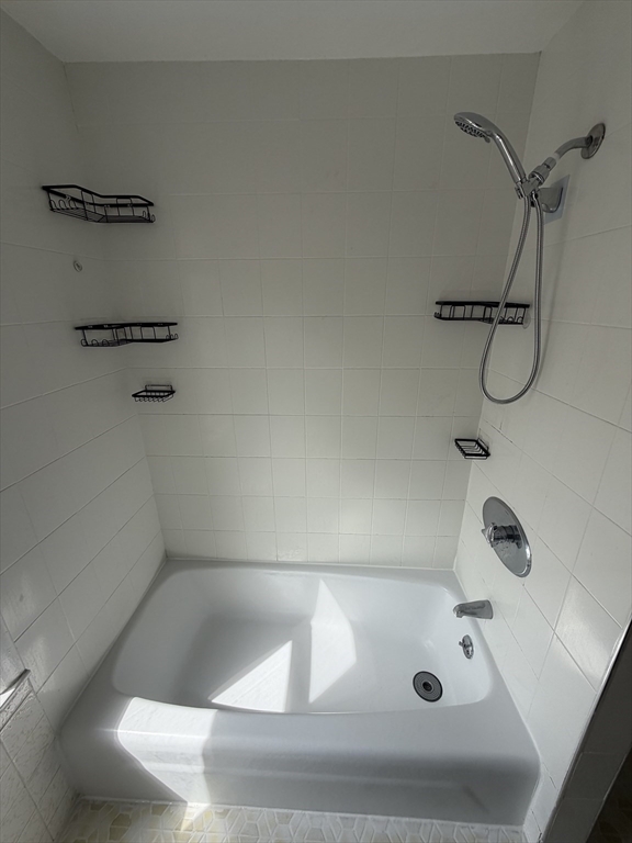 5 Washington Square, Unit 2 Gloucester, MA 01930 - Photo 22 of 26