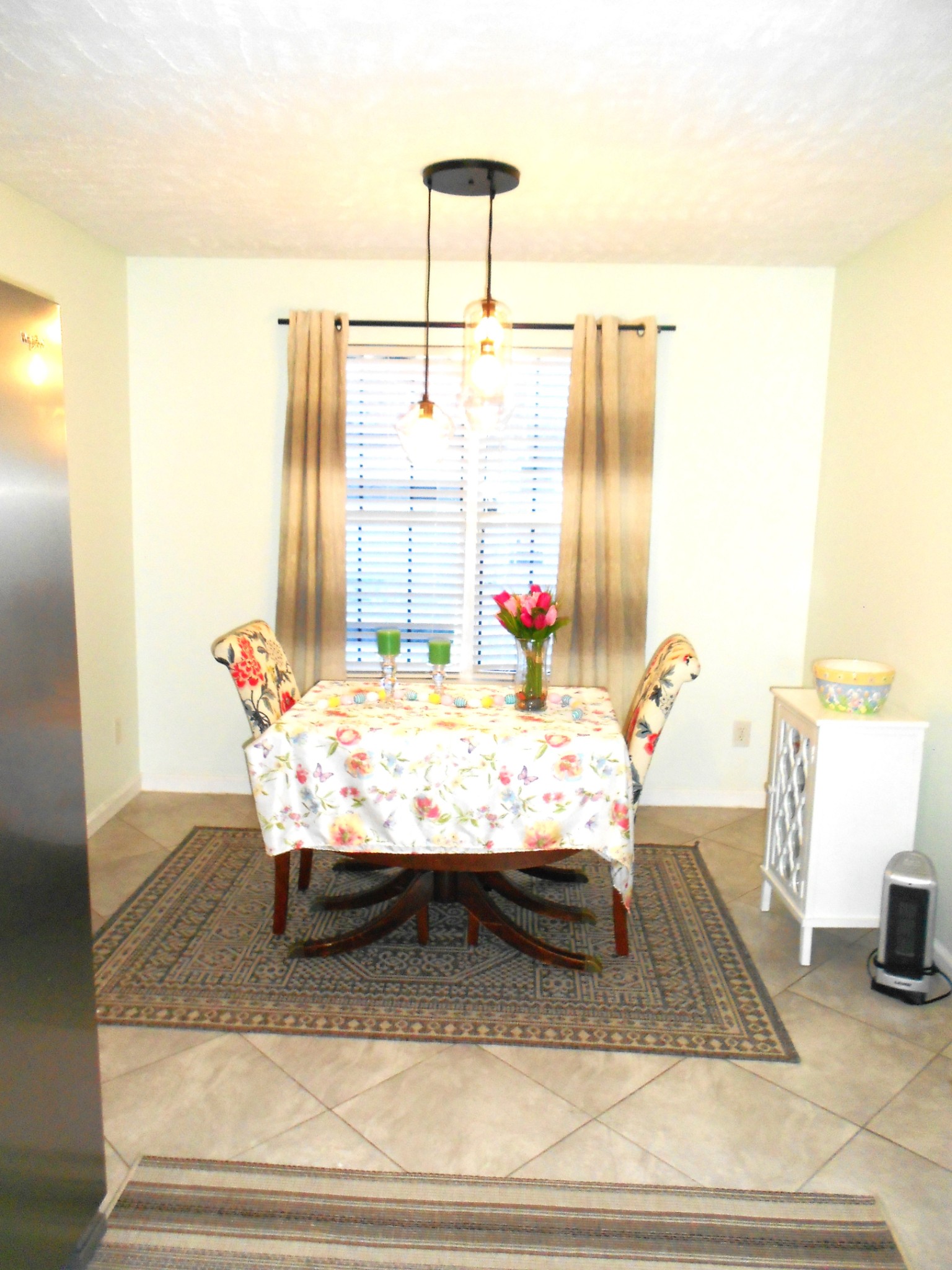 331 Chrissa Lane Lebanon, TN 37087 - Photo 6 of 20 a room with table and chair