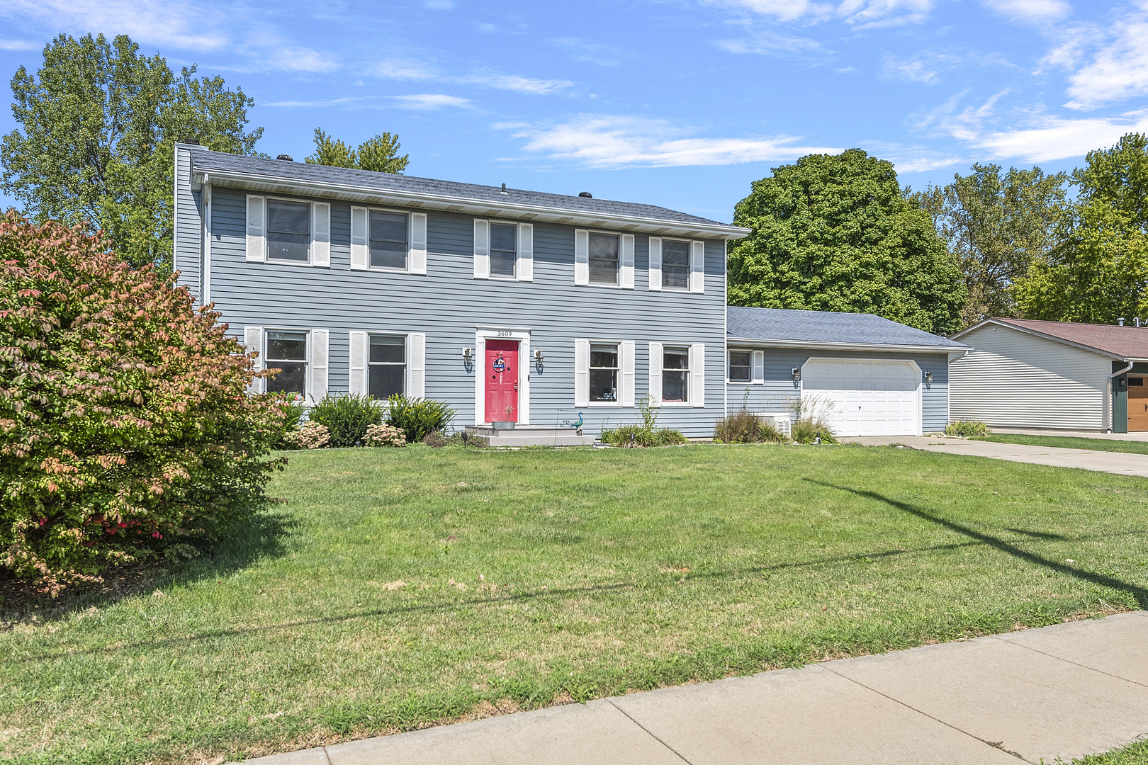 3609 West Iles Avenue Springfield, IL 62711 - Photo 3 of 30 a front view of a house with a yard