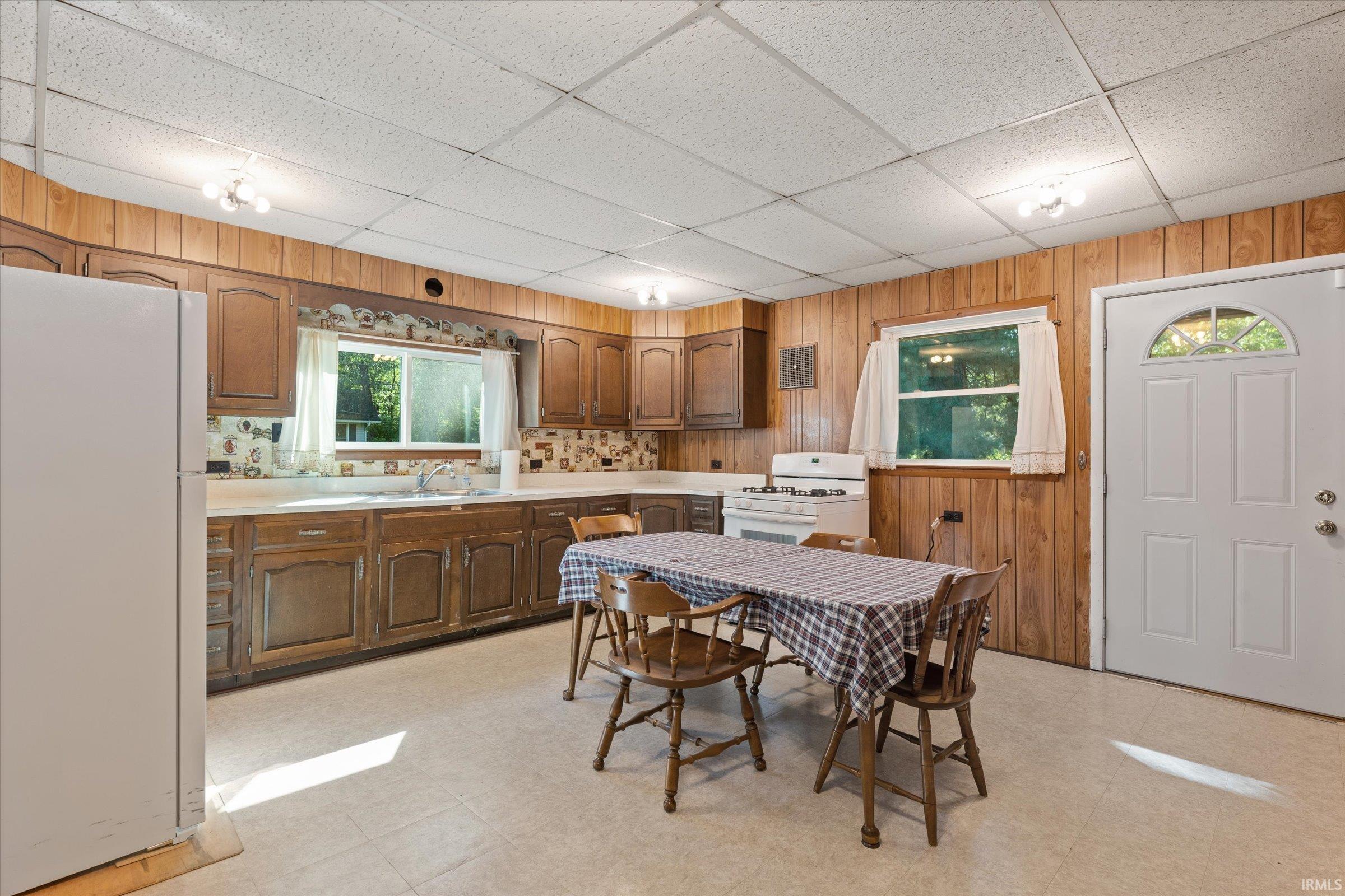 55235 Butternut Road South Bend, IN 46628 - Photo 3 of 36