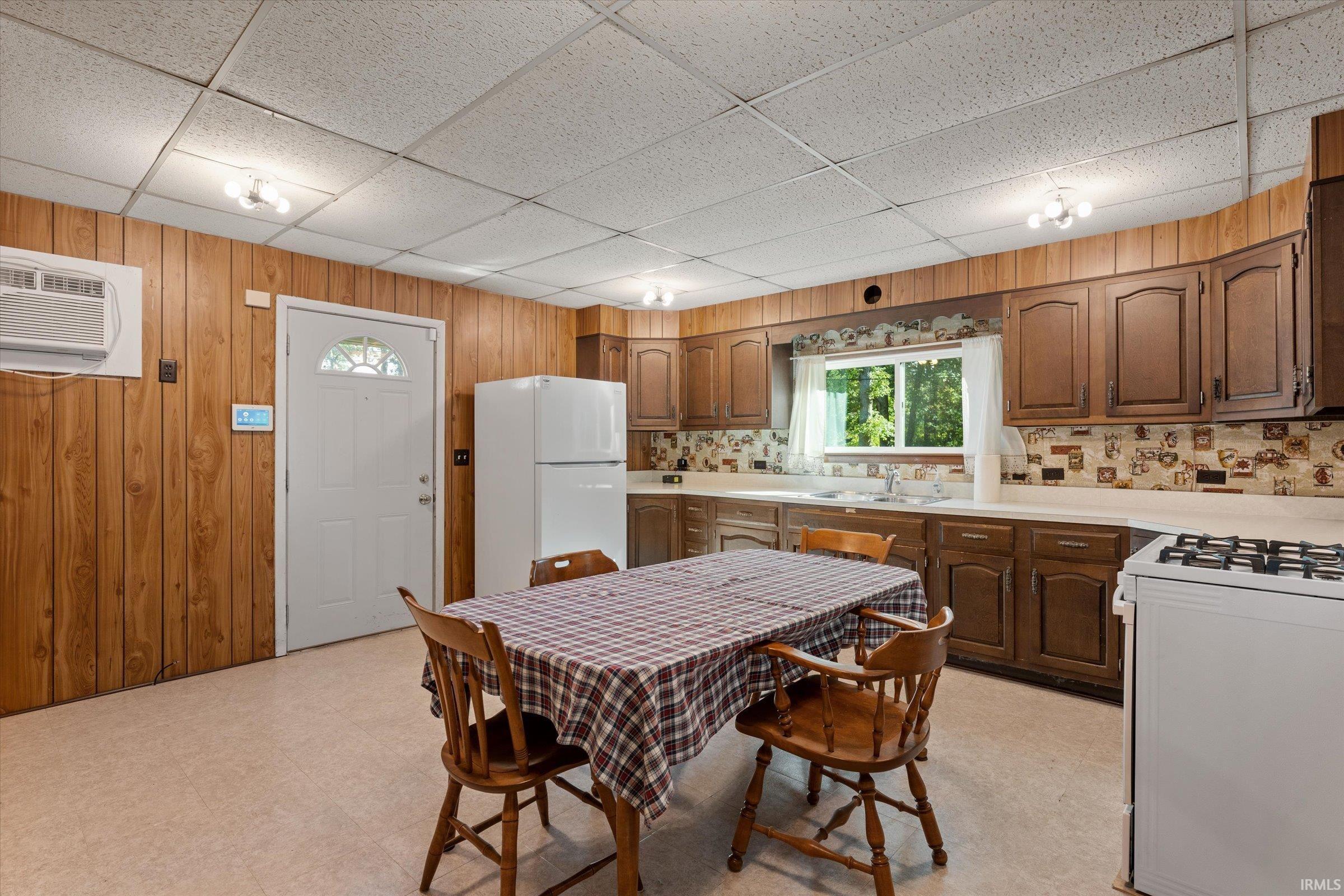 55235 Butternut Road South Bend, IN 46628 - Photo 4 of 36