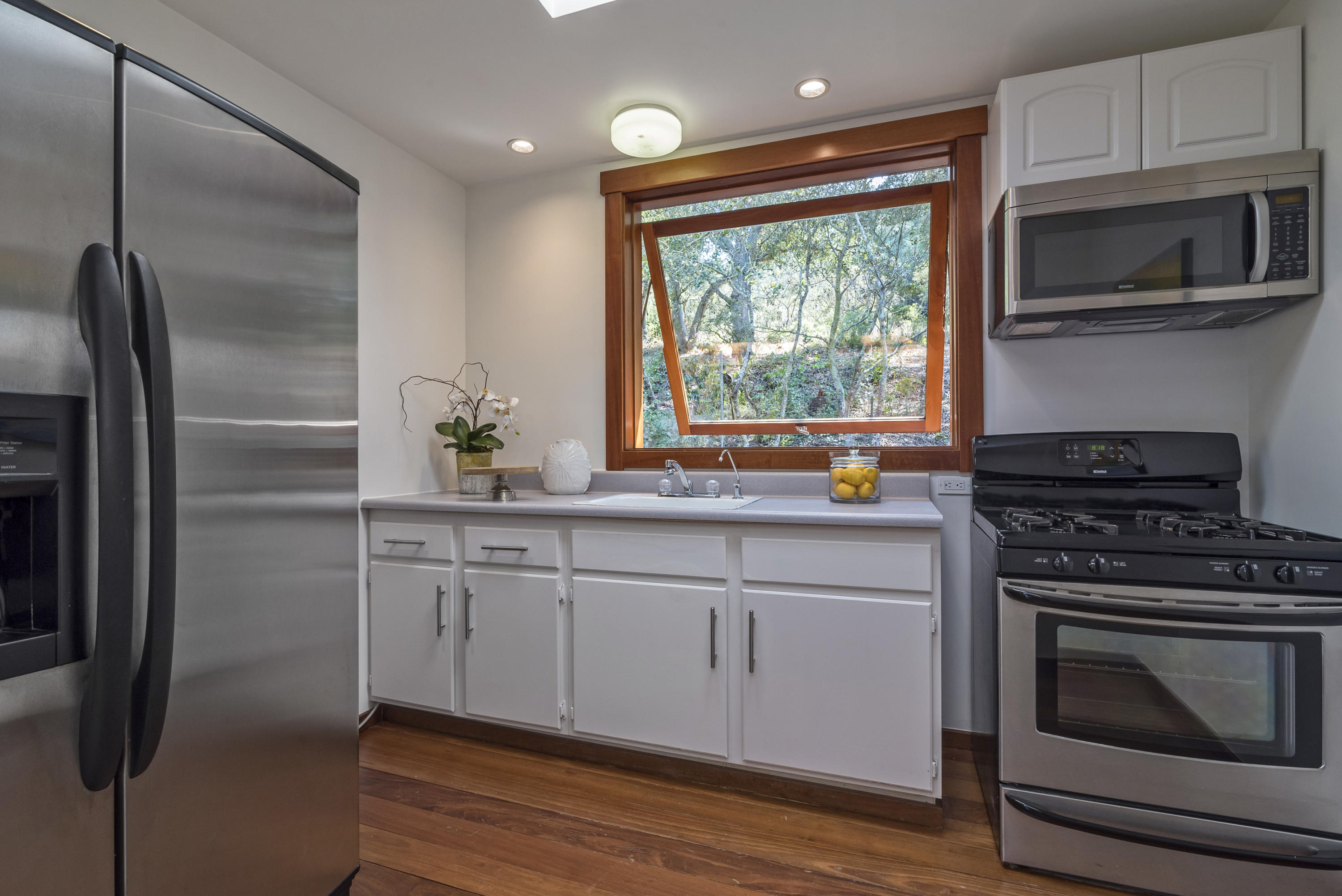 2815 East Valley Road Santa Barbara, CA 93108 - Photo 25 of 31 Guest House Kitchen