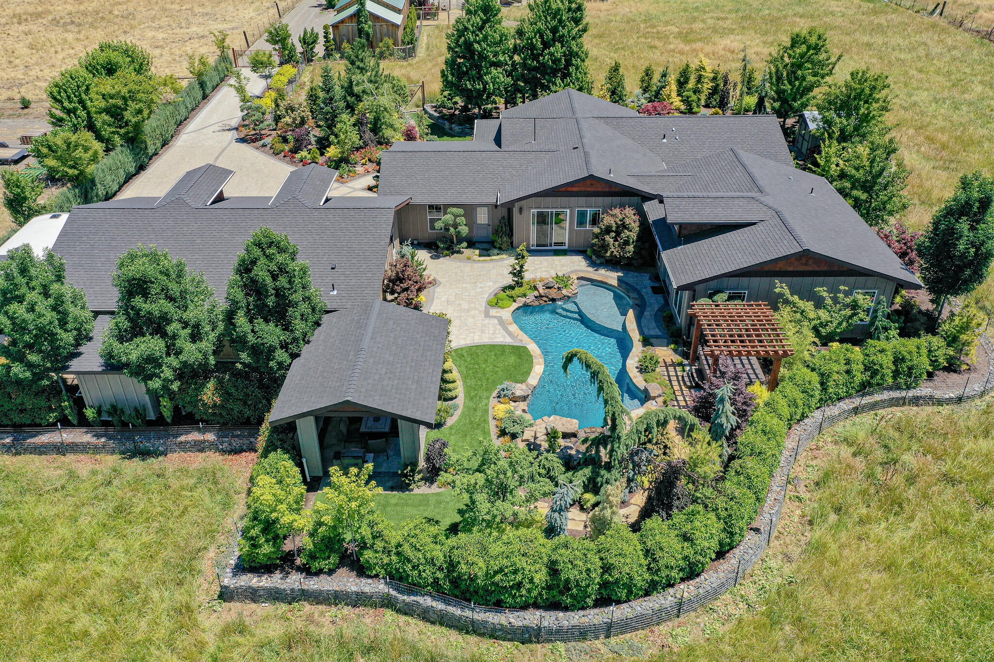 998 West Justice Road Central Point, OR 97502 - Photo 4 of 61 DJI_0910