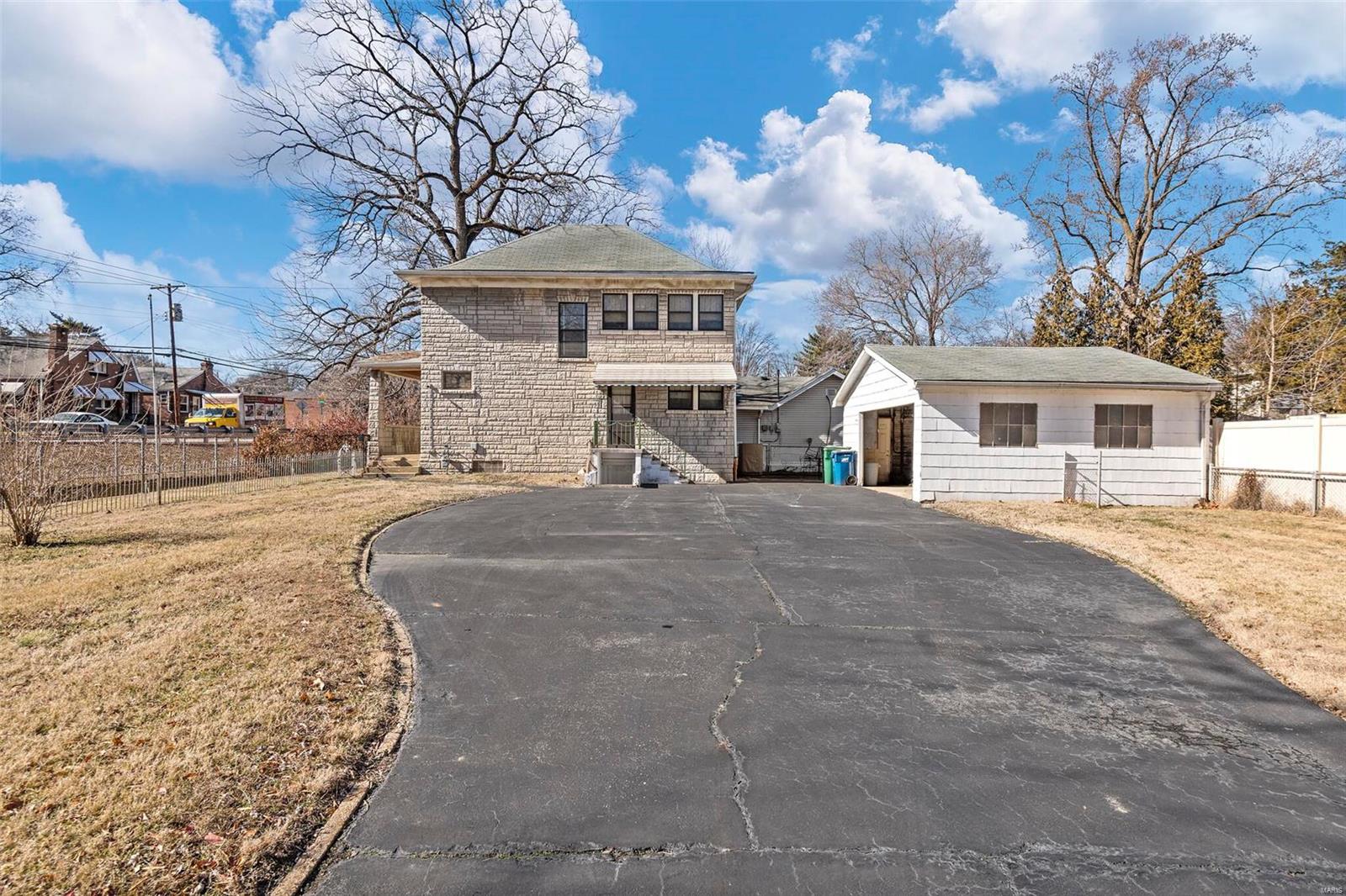 5401 Heege Road St. Louis, MO 63123 - Photo 5 of 29 Gallery Image 5