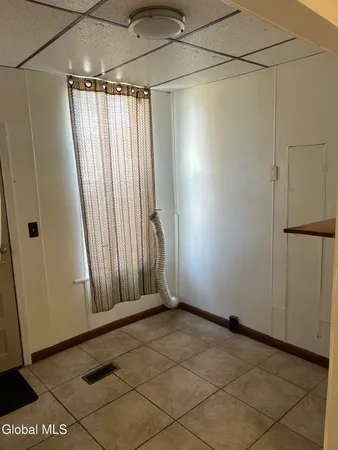 $1,375 | 1908 4th Avenue, Unit 1S, Watervliet, NY 12189