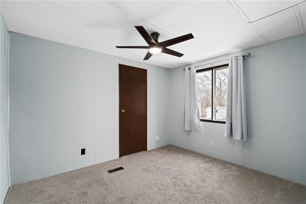 4049 Montana Road Ottawa, KS 66067 - Photo 15 of 41