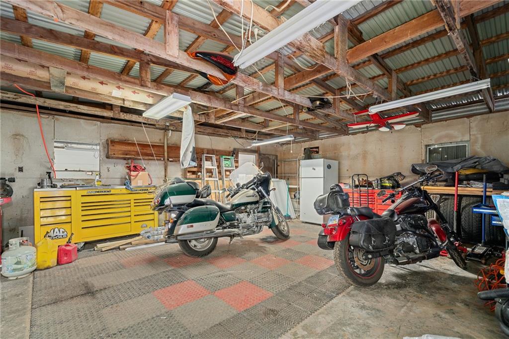 4049 Montana Road Ottawa, KS 66067 - Photo 33 of 41