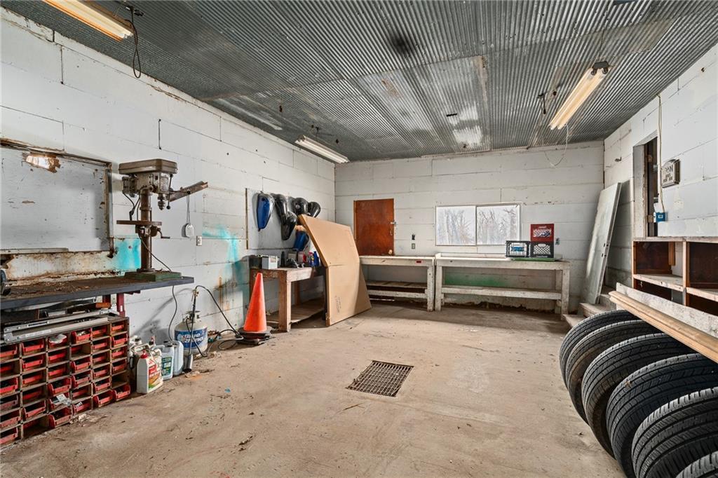 4049 Montana Road Ottawa, KS 66067 - Photo 35 of 41