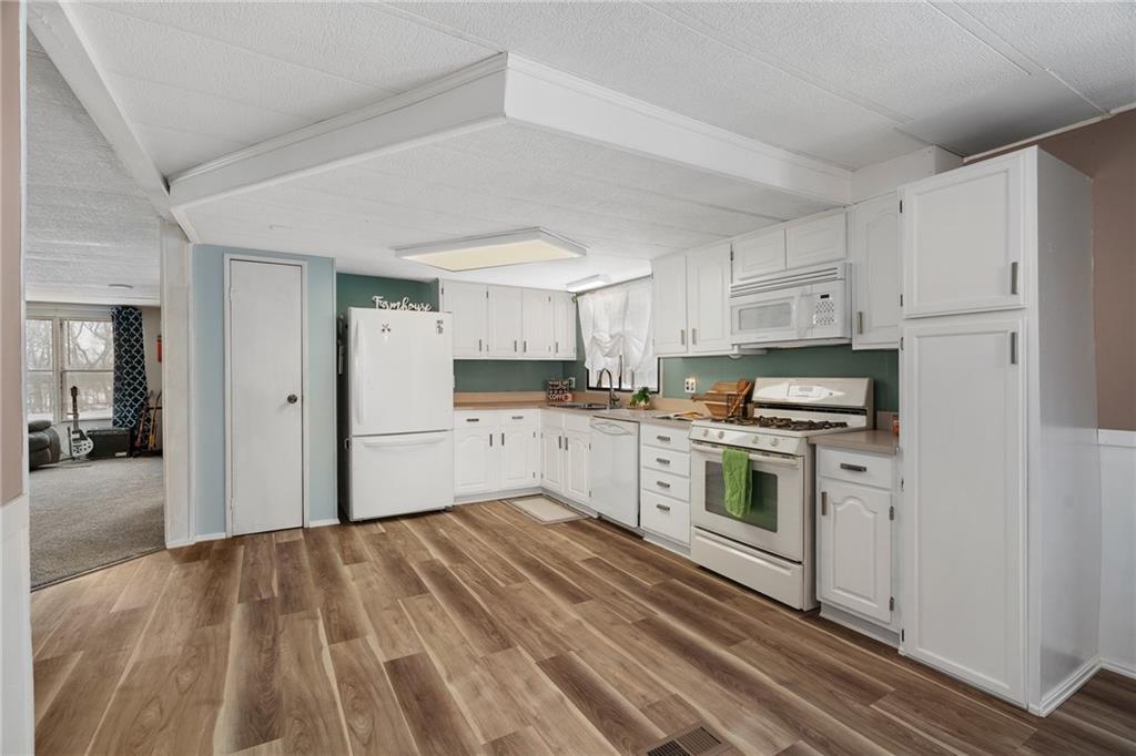 4049 Montana Road Ottawa, KS 66067 - Photo 6 of 41