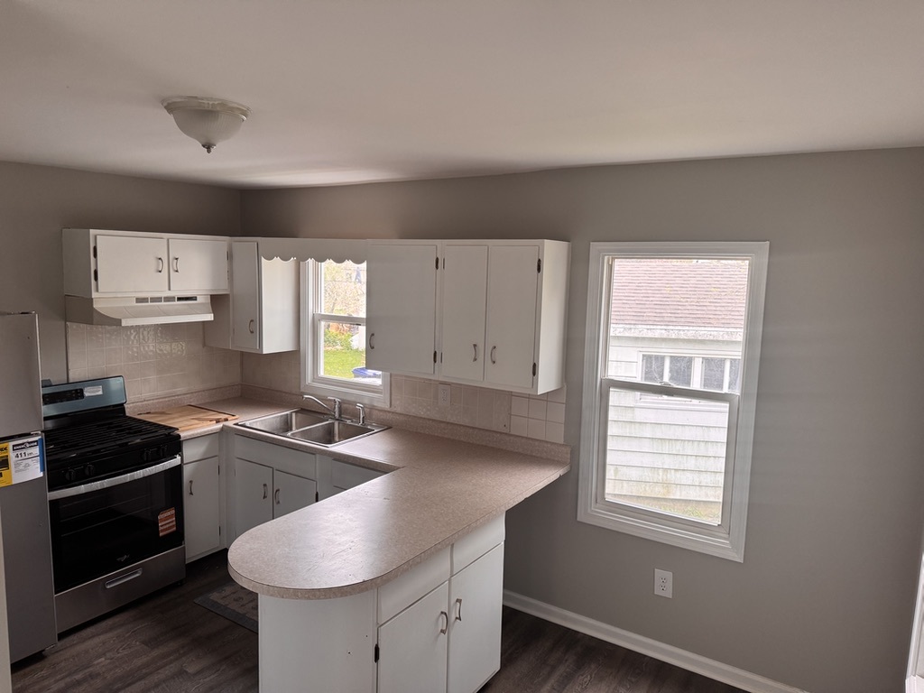 7506 Algonquin Road Wonder Lake, IL 60097 - Photo 4 of 11 a kitchen that has a sink and a stove in it