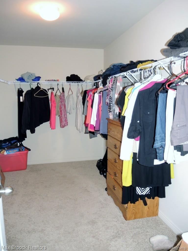 3346 Hazelton Avenue Rochester, MI 48307 - Photo 28 of 33 HUGE WALK-IN CLOSET - MASTER BEDROOM