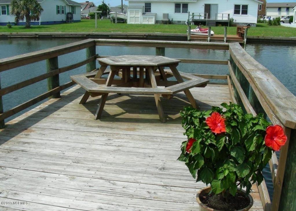 127 Old Causeway Road, Unit 27 Atlantic Beach, NC 28512 - Photo 11 of 27 Owners Dock Picnic Area