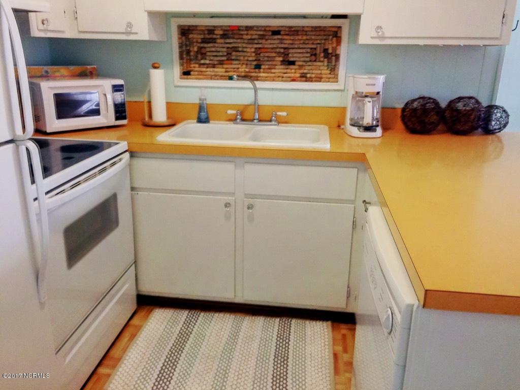 127 Old Causeway Road, Unit 27 Atlantic Beach, NC 28512 - Photo 18 of 27 Kitchen