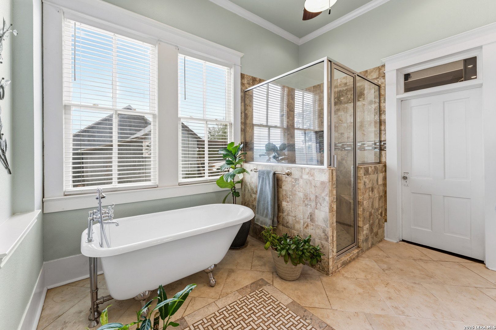 4515 Stapper Road St. Hedwig, TX 78152 - Photo 20 of 64 a bathroom with a sink and a bathtub