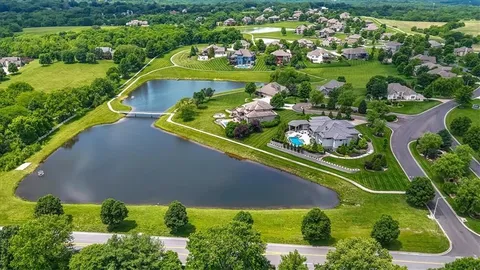 $950,000 | 11775 Northwest 81 Street, Parkville, MO 64152