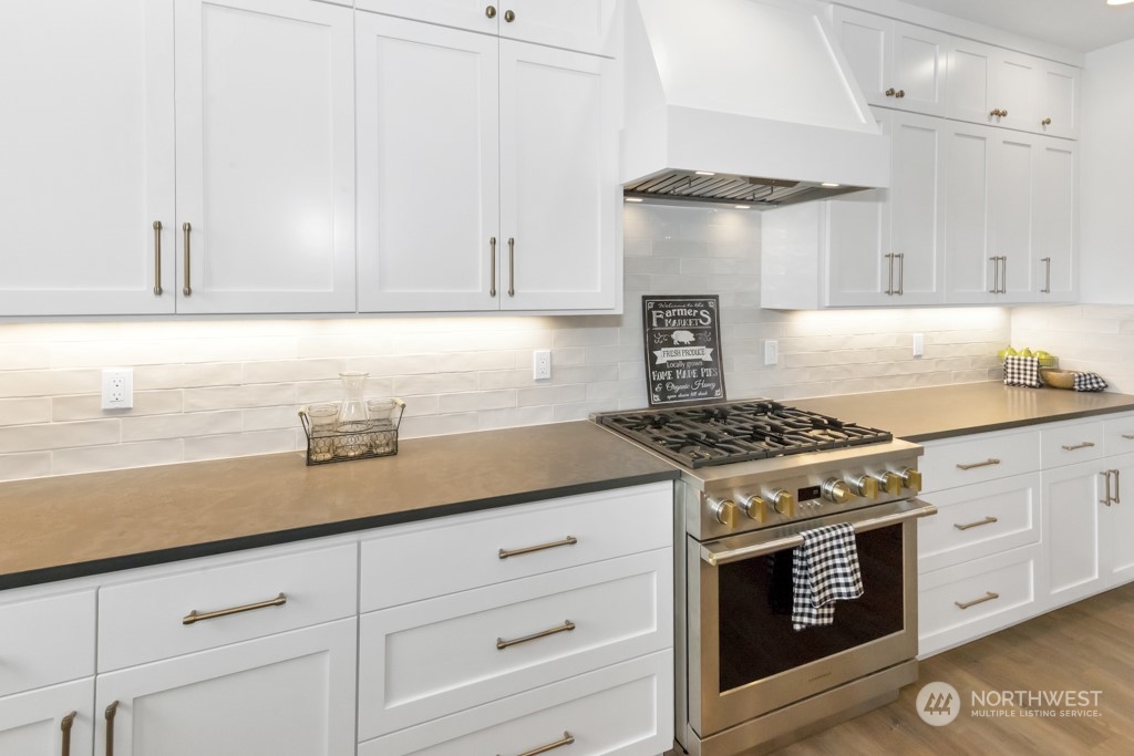 12243 Mundy Loss Road Buckley, WA 98321 - Photo 21 of 40 a kitchen with granite countertop white cabinets and stainless steel appliances