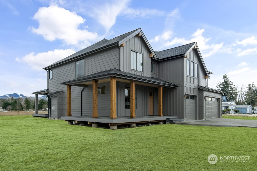 12243 Mundy Loss Road Buckley, WA 98321 - Photo 4 of 40 a front view of a house with garden