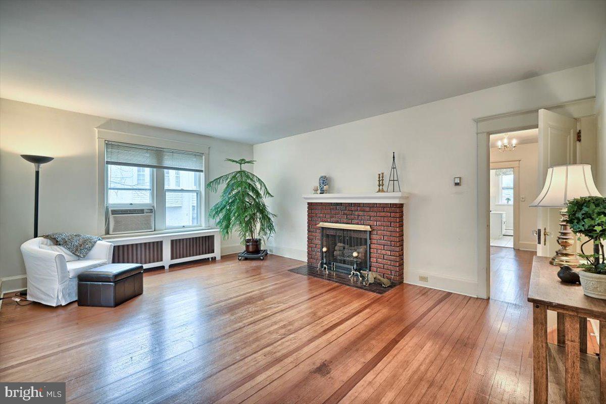 2257 Rudy Road Harrisburg, PA 17104 - Photo 6 of 52 Original Oak Hardwood Flooring
