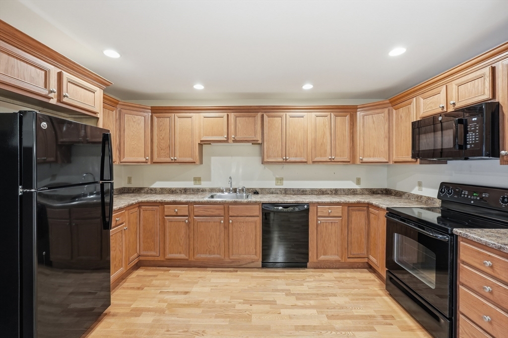 7 Crescent Way, Unit 302 Sturbridge, MA 01518 - Photo 10 of 24