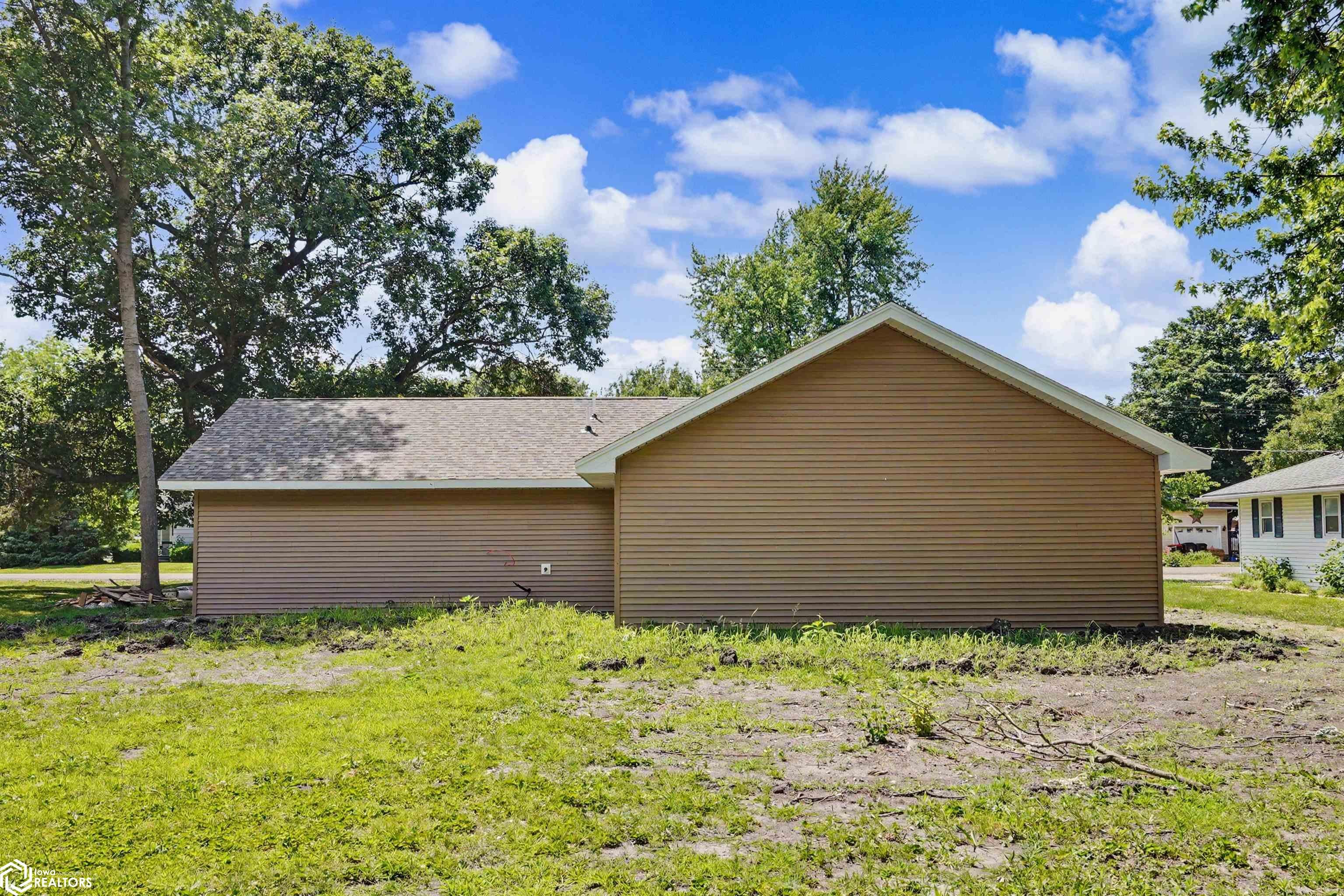 410 North Marion Street Carthage, IL 62321 - Photo 3 of 23 Gallery Image 3