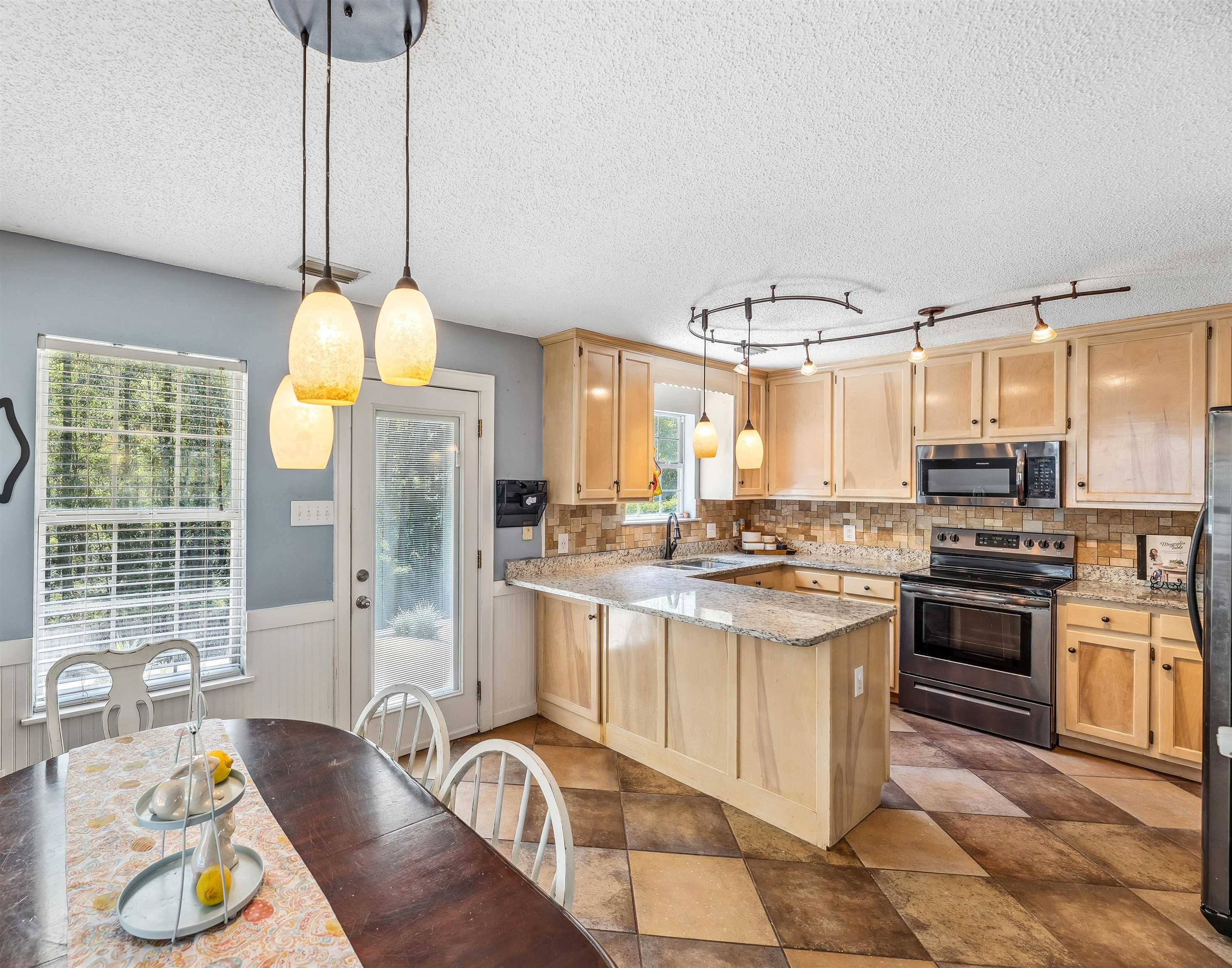 183 Richmond Road Daphne, AL 36526 - Photo 8 of 19 Kitchen