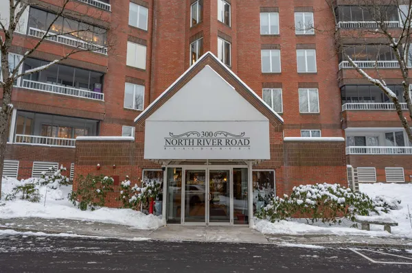 $749,900 | 300 River Road, Unit 501, Manchester, NH 03104