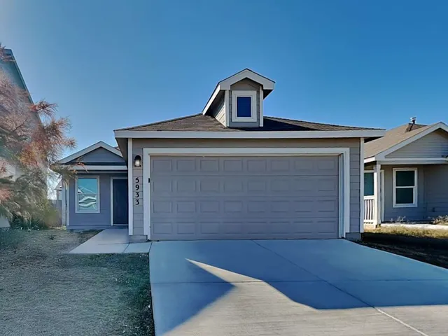 $1,660 | 5933 Antonio Place, Seguin, TX 78155