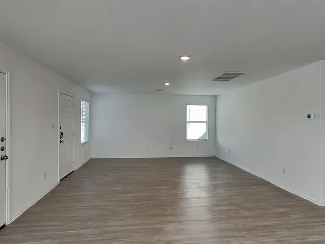 $1,660 | 5933 Antonio Place, Seguin, TX 78155