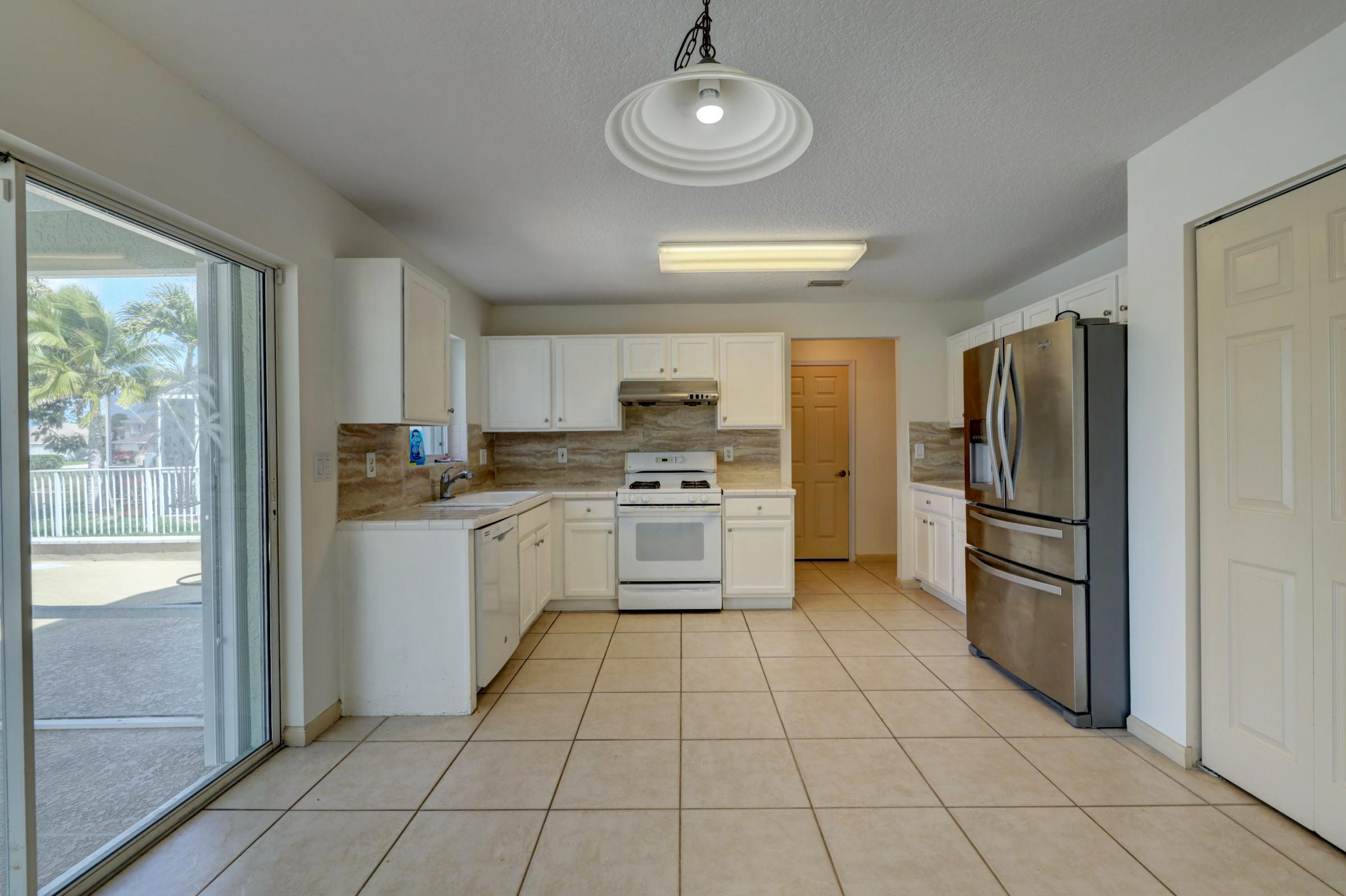 2581 Southeast Springtree Place Stuart, FL 34997 - Photo 8 of 39 08_3j0a6783_4_5_6_7