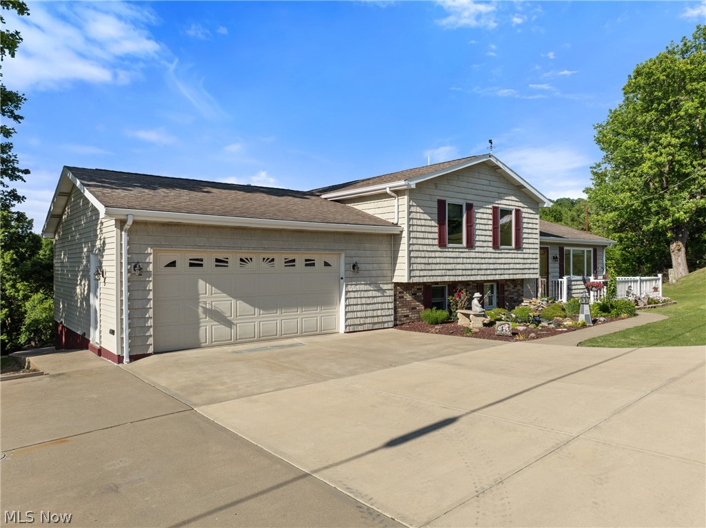 64243 Sand Hill Road Bellaire, OH 43906 - Photo 2 of 40
