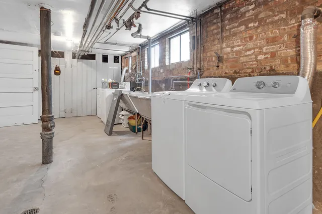 $2,500 | 2712 West Balmoral Avenue, Unit 2E, Chicago, IL 60625