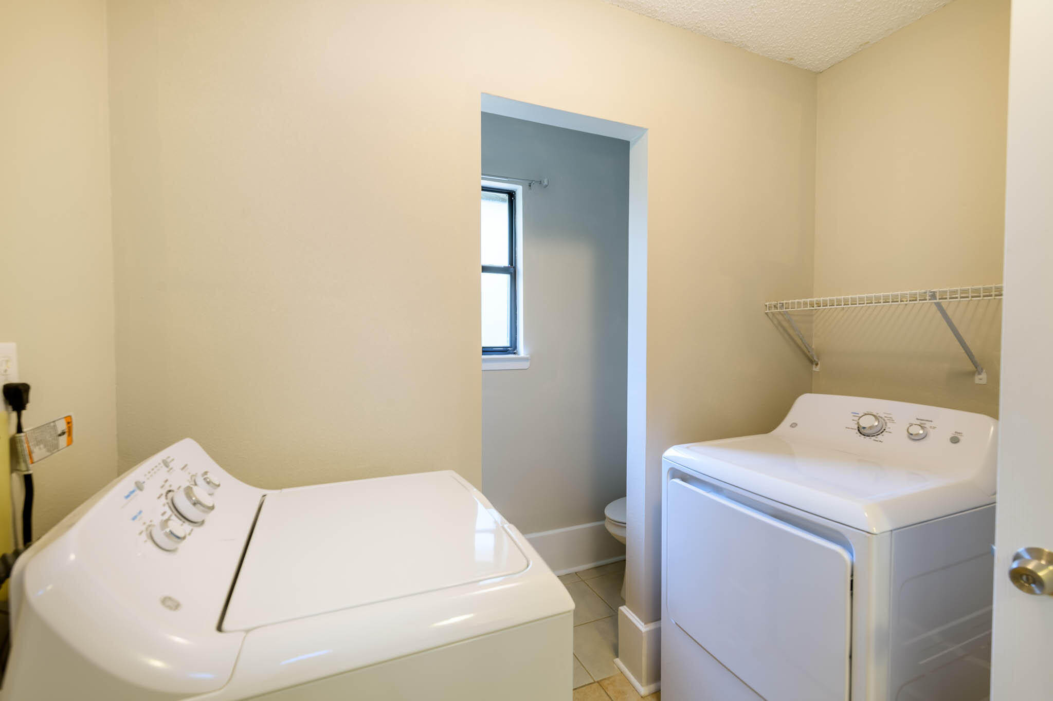 1688 Vine Avenue Niceville, FL 32578 - Photo 16 of 32 a utility room with dryer and washer