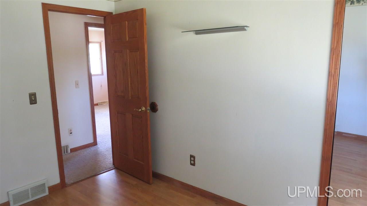 5679 J.5 Road Escanaba, MI 49829 - Photo 12 of 17