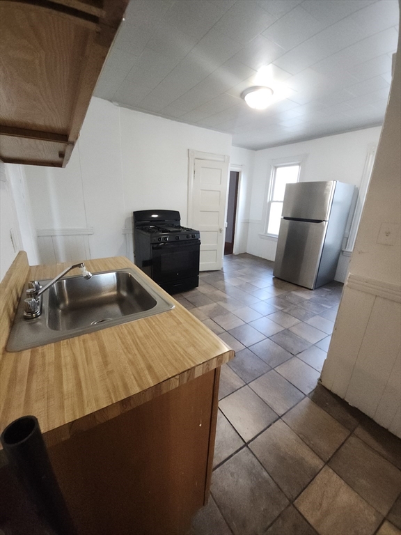 723 Carew Street, Unit 3 Springfield, MA 01104 - Photo 3 of 15