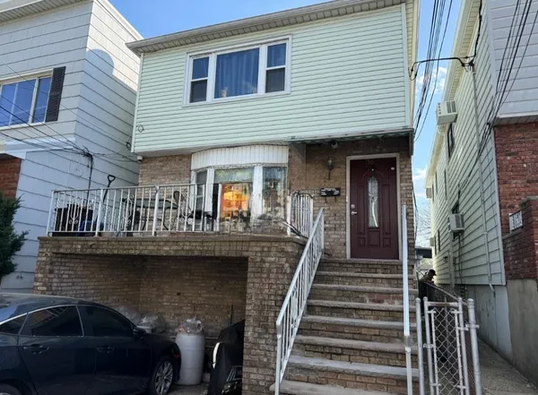 $3,100 | 36 West 9th Street, Unit 1, Bayonne, NJ 07002