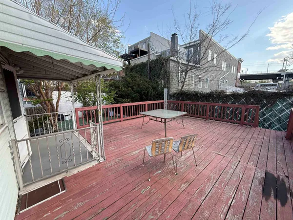 $3,100 | 36 West 9th Street, Unit 1, Bayonne, NJ 07002