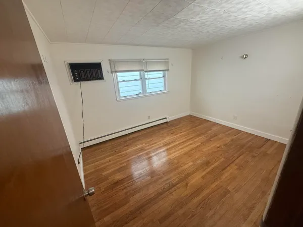 $3,100 | 36 West 9th Street, Unit 1, Bayonne, NJ 07002