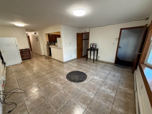 $3,100 | 36 West 9th Street, Unit 1, Bayonne, NJ 07002