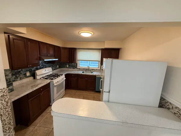 $3,100 | 36 West 9th Street, Unit 1, Bayonne, NJ 07002