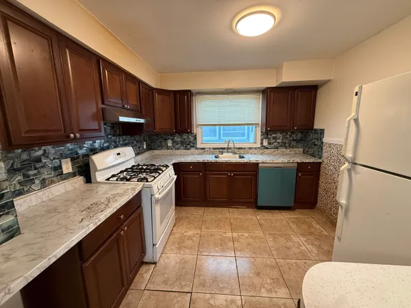 $3,100 | 36 West 9th Street, Unit 1, Bayonne, NJ 07002