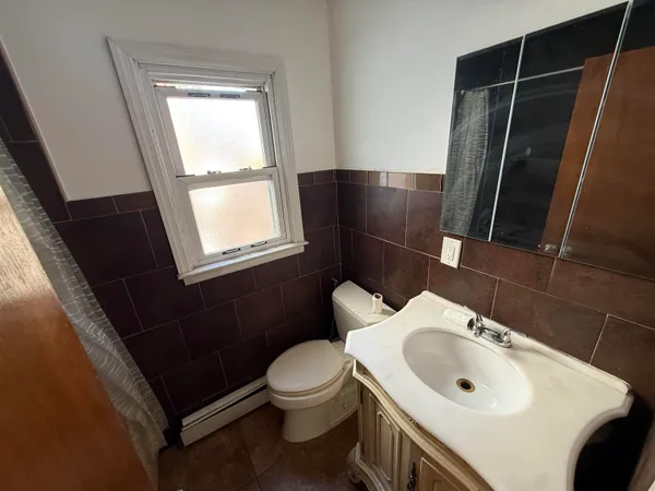 $3,100 | 36 West 9th Street, Unit 1, Bayonne, NJ 07002