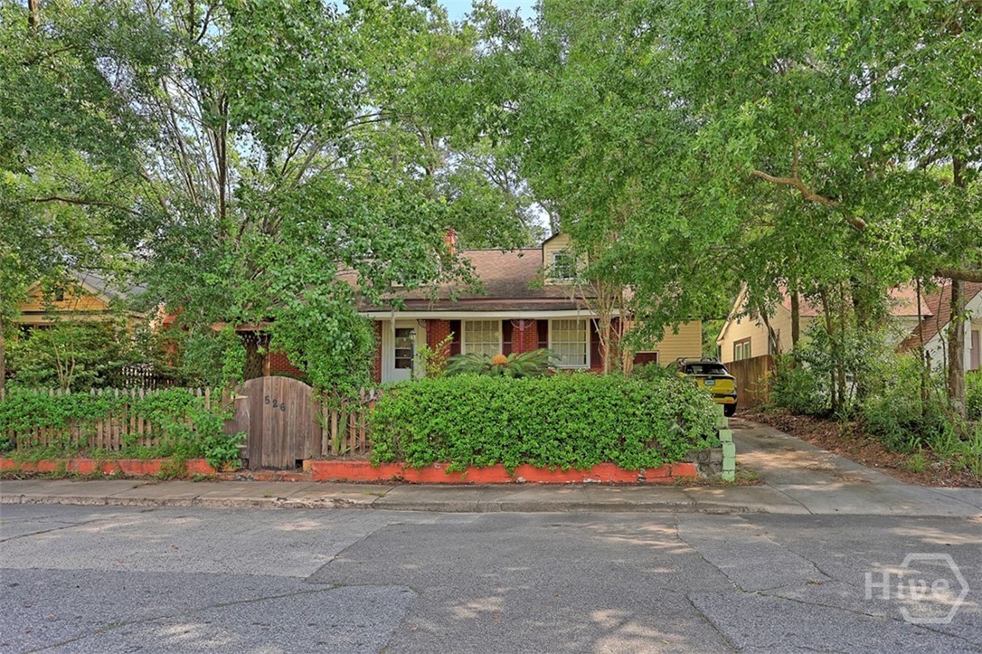 526 R Durant Avenue Savannah, GA 31404 - Photo 1 of 35