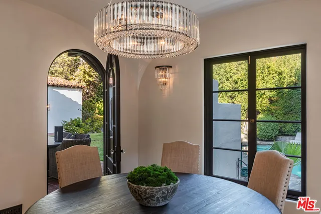 a view of a livingroom with furniture